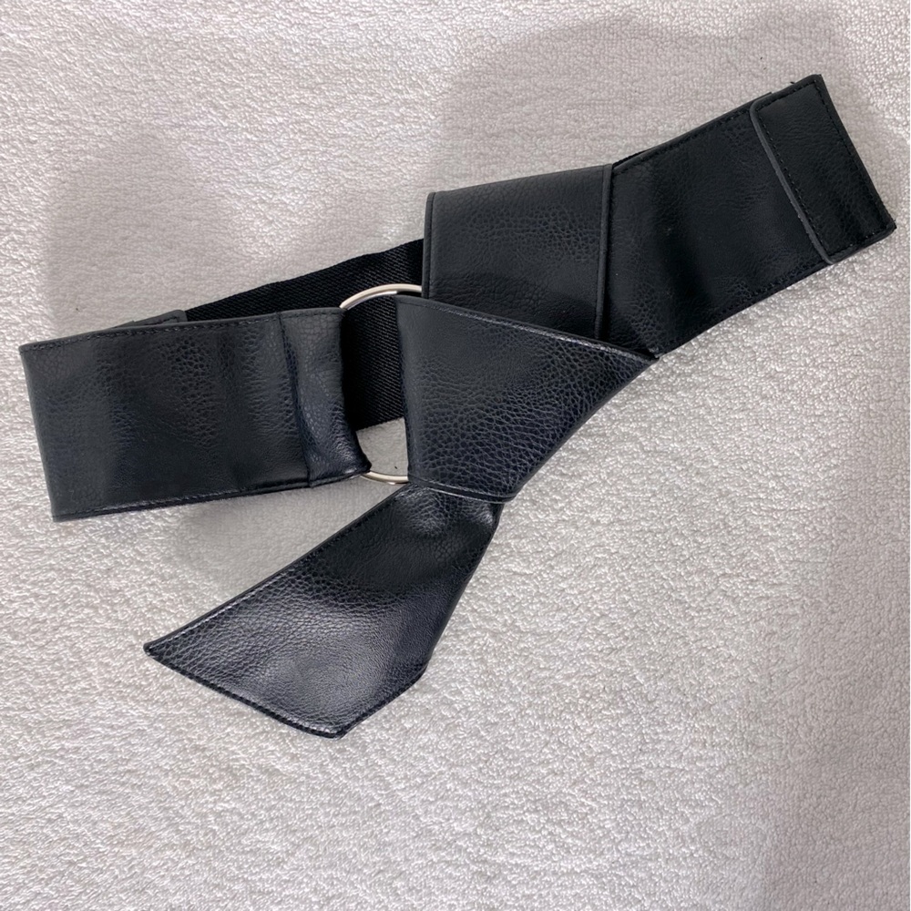 Vintage Mint Black Faux Leather Statement Belt